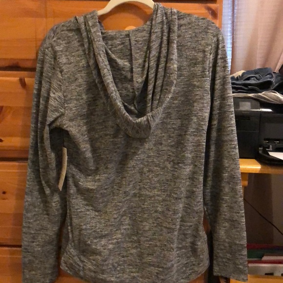 Active hooded top - Picture 2 of 4